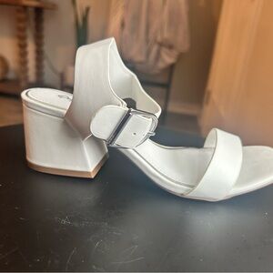 Qupid White Chunky Heel - Size 6 - Brand New